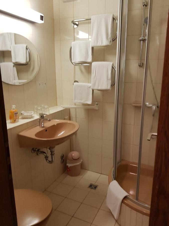 Hotel Zum Mueckenberger Hof Lauchhammer Exteriör bild